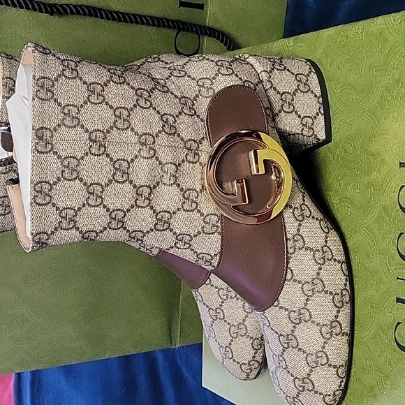 GUCCI beige and ebony GG Supreme boots size 8.5, with box and dust bags. - Picture 2 of 9